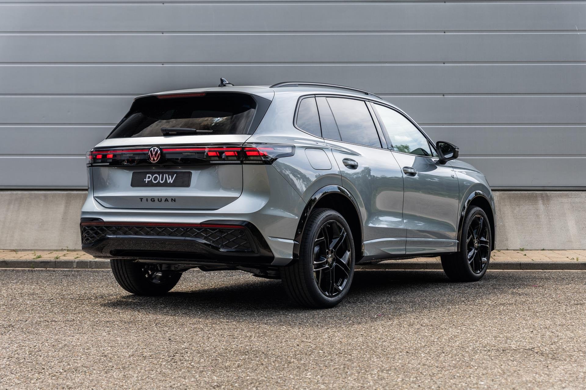 Volkswagen Tiguan 1.5 eHybrid 204pk R-Line Edition | Panoram, Auto's, Volkswagen, 12 maanden, Stof, 1498 cc, 150 min