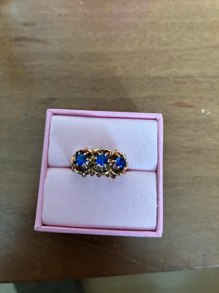 9 Karaat Rosegouden Ring met Saffieren, Nieuw, Ophalen of Verzenden, 17 tot 18, Roze