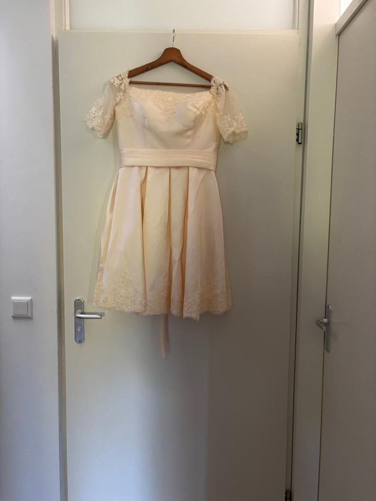 Galajurk bruidsjurk crème m, Kleding | Dames, Trouwkleding en Trouwaccessoires, Ophalen of Verzenden, Zo goed als nieuw, Beige