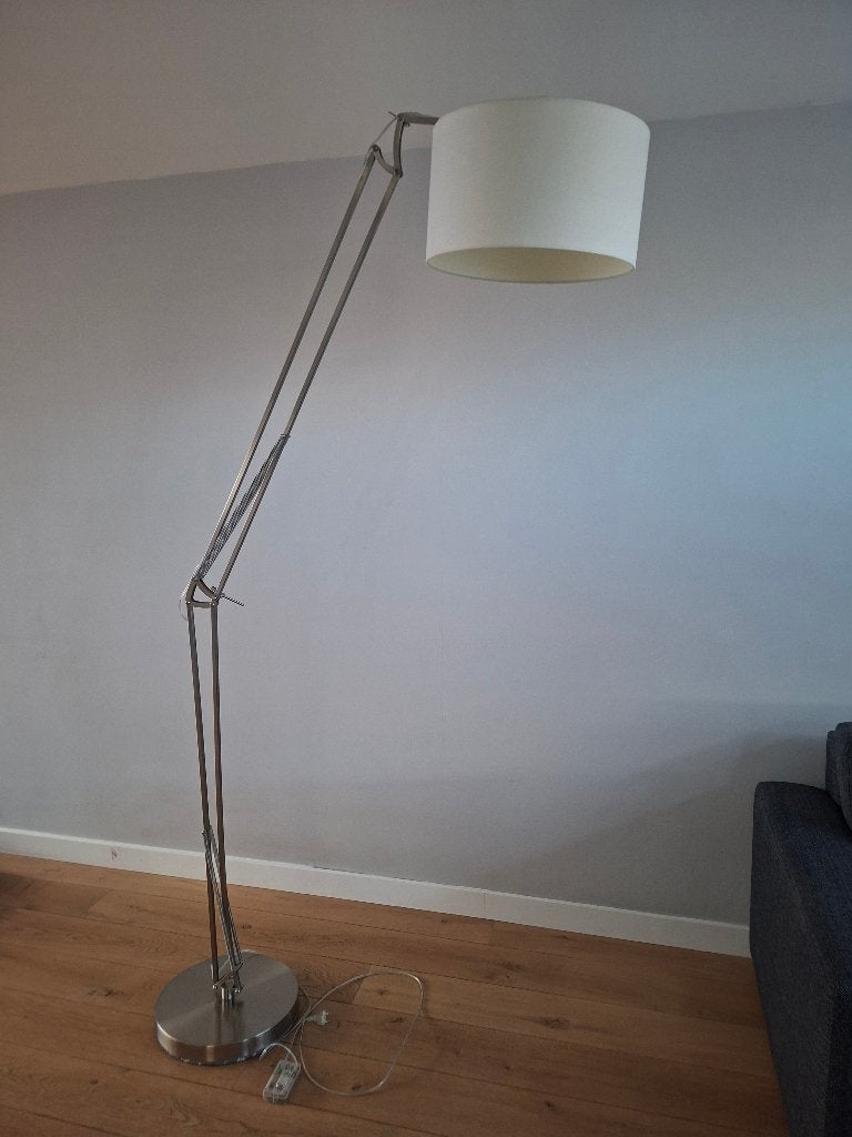 Karwei - Vloerlamp Luuk wit, Huis en Inrichting, Lampen | Vloerlampen, Ophalen, Zo goed als nieuw, 150 tot 200 cm