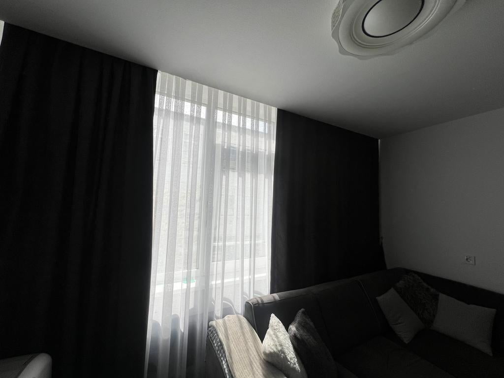 Gordijn verduisterend, Huis en Inrichting, Stoffering | Gordijnen en Lamellen, Ophalen of Verzenden, Zo goed als nieuw, 200 cm of meer