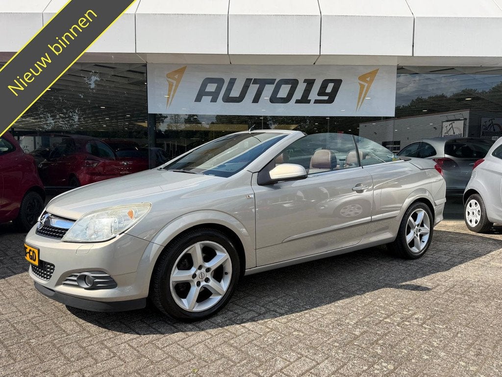 Opel Astra TwinTop 1.8 Temptation | LEDER | NAV |, Stoelverwarming, Gebruikt, 4 cilinders, Cabriolet