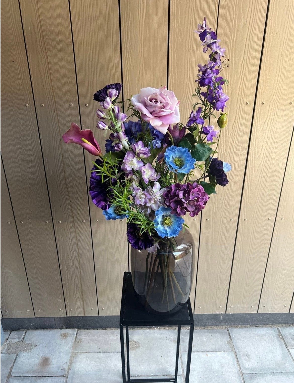 Smoke artic vaas met kunstbloemen, Ophalen of Verzenden, Zo goed als nieuw