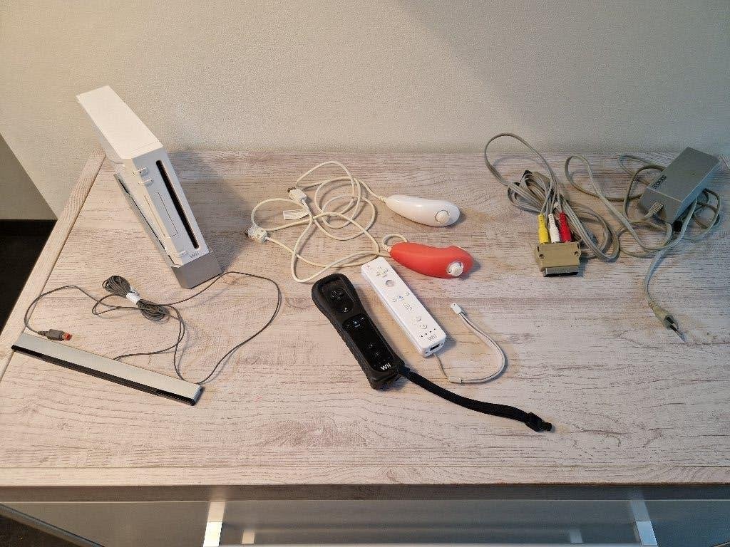 Nintendo Wii, Spelcomputers en Games, Ophalen of Verzenden, Gebruikt, Met 2 controllers, Met games
