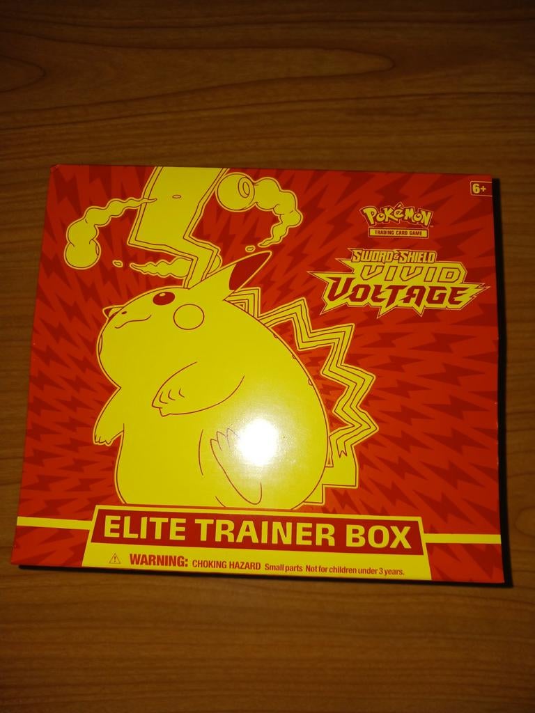 Vivid voltage elite trainer box, Hobby en Vrije tijd, Verzamelkaartspellen | Pokémon, Ophalen of Verzenden