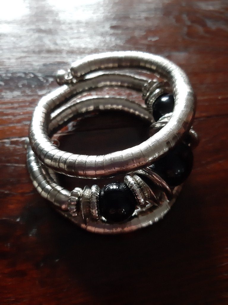 Exclusieve armband uit Barceona - zwart zilver kleur, Ophalen of Verzenden, Zilver, Overige materialen