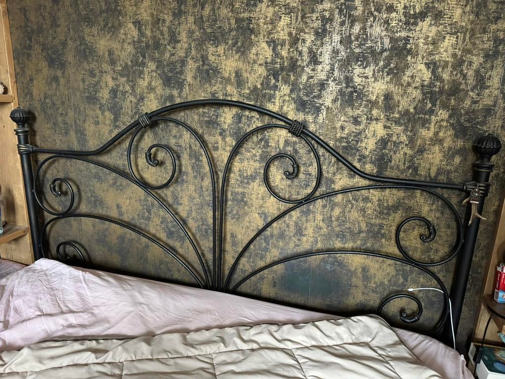 zwaar gietijzeren bed, Ophalen