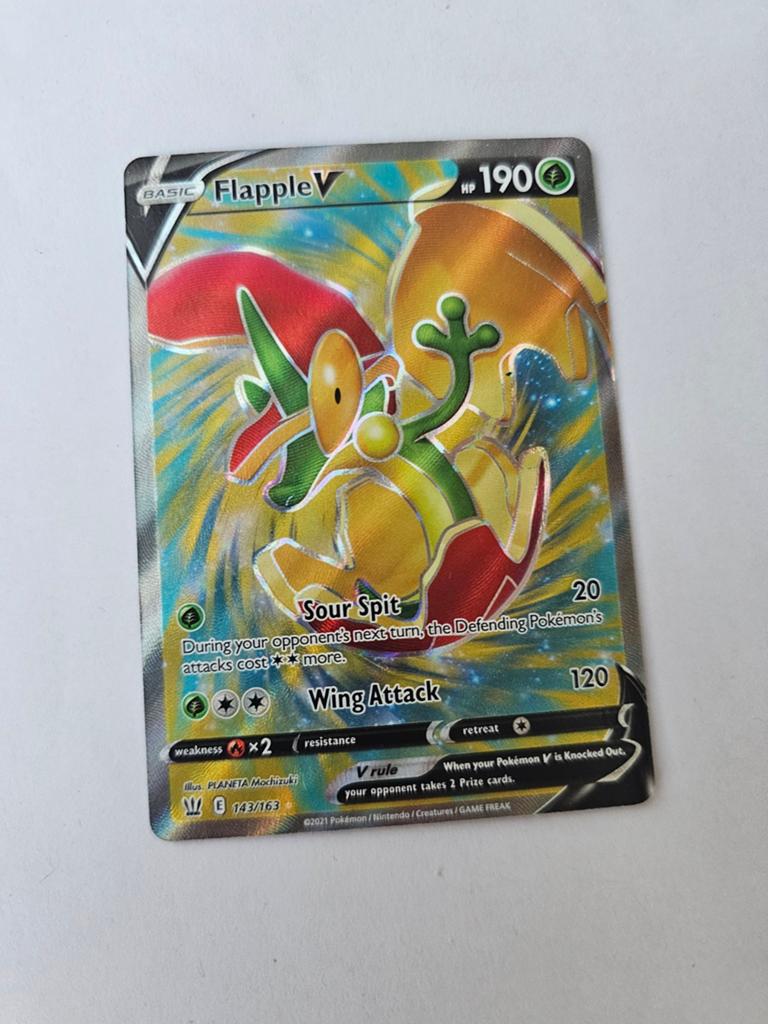 Flapple V 143/163 - Prachtige Pokémon Kaart, Hobby en Vrije tijd, Verzamelkaartspellen | Pokémon, Ophalen of Verzenden, Zo goed als nieuw