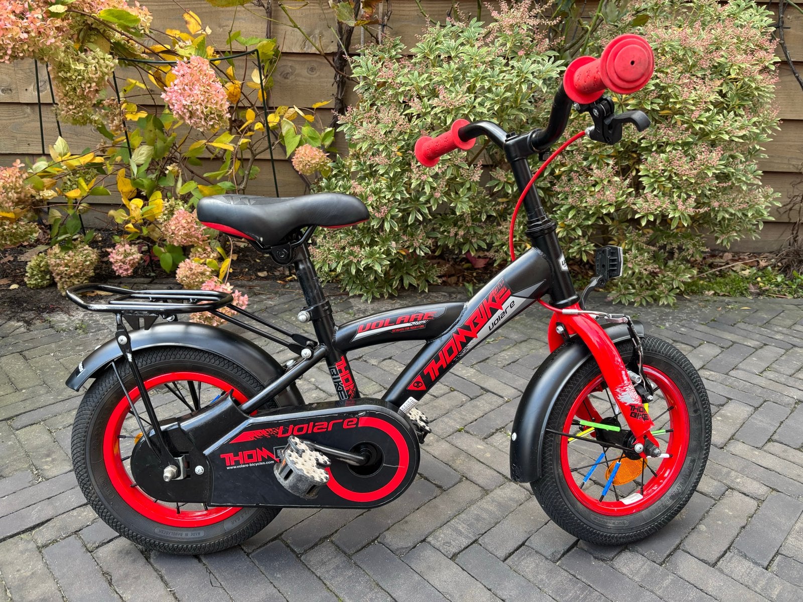 Volare Thombike kinderfiets 12 inch rood met zijwieltjes, Ophalen, Gebruikt, Minder dan 16 inch, Zijwieltjes