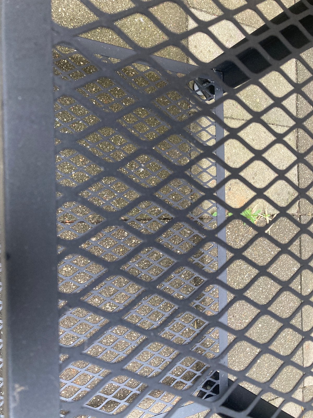 Industriële bijzet of barbecue tafel., Ophalen of Verzenden, Zo goed als nieuw, Minder dan 10 meter, Raster