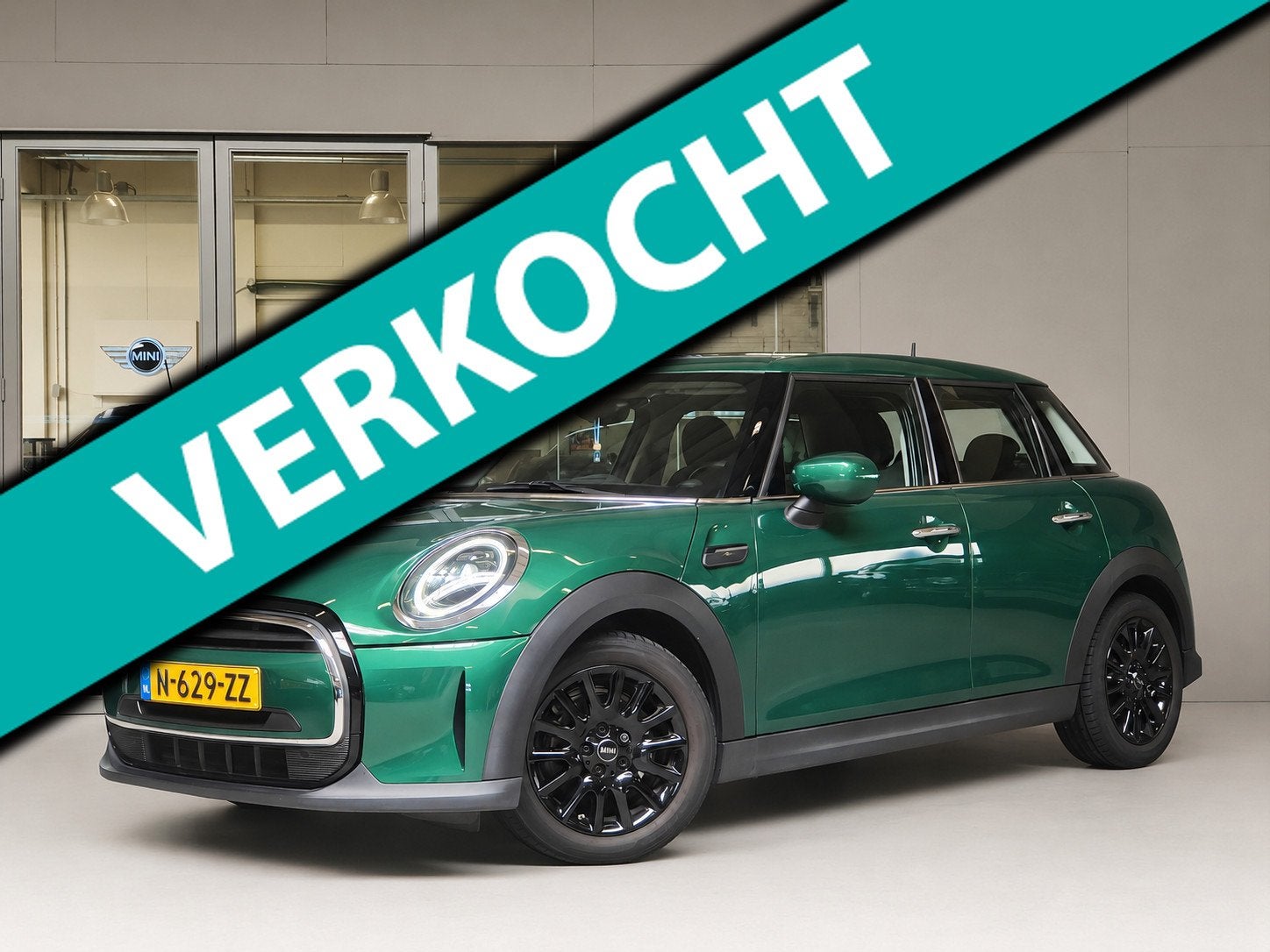Mini One 1.5 Business Edition NAVI CARPLAY SPORTSTOELEN, Voorwielaandrijving, Gebruikt, Leder en Stof, Handgeschakeld