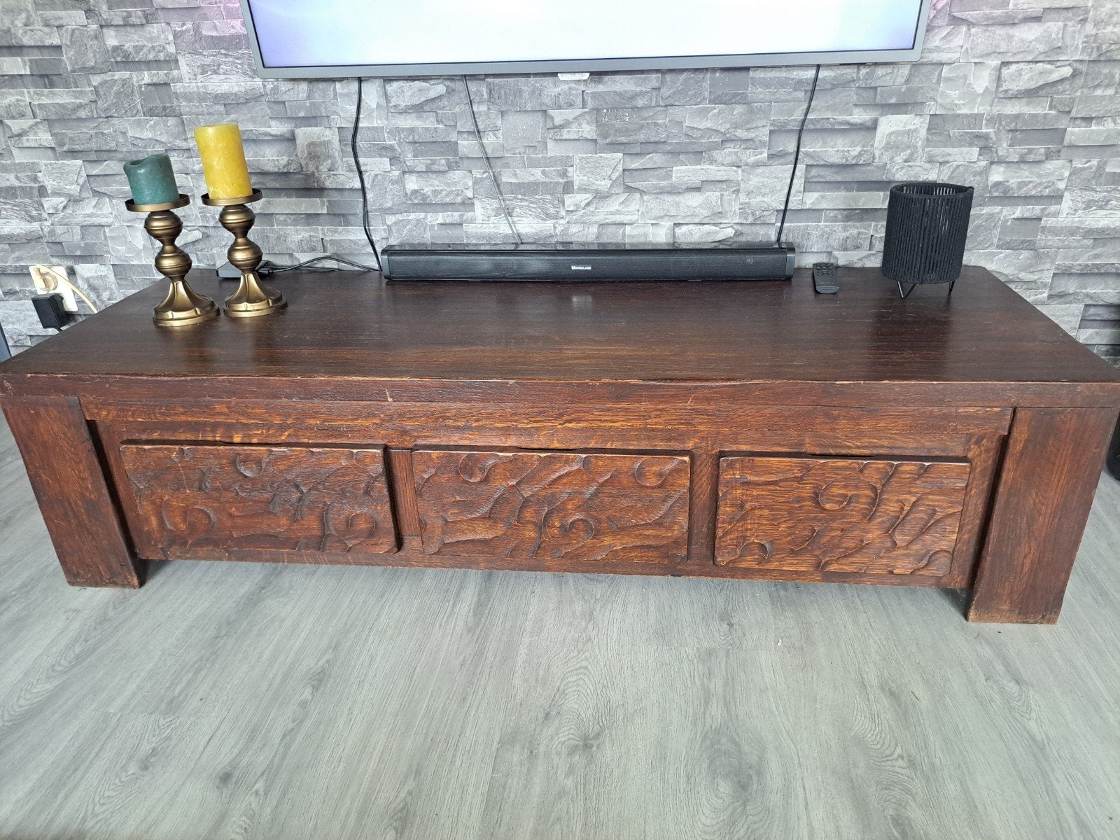 Massief houten tv-meubel met opbergruimte, Huis en Inrichting, Kasten | Televisiemeubels, Ophalen, Gebruikt, 150 tot 200 cm, Minder dan 100 cm