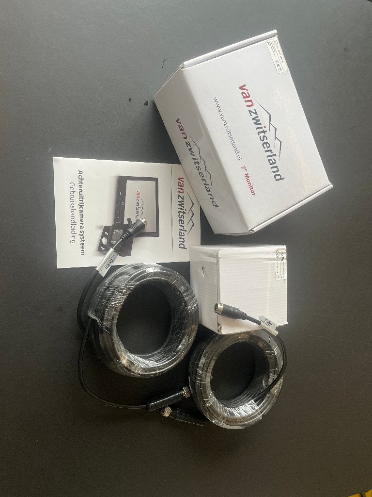 Van Zwitserland VZ-51 dubbele achteruitrijcamera HDset NIEUW, Auto diversen, Achteruitrijcamera's, Ophalen of Verzenden, Nieuw