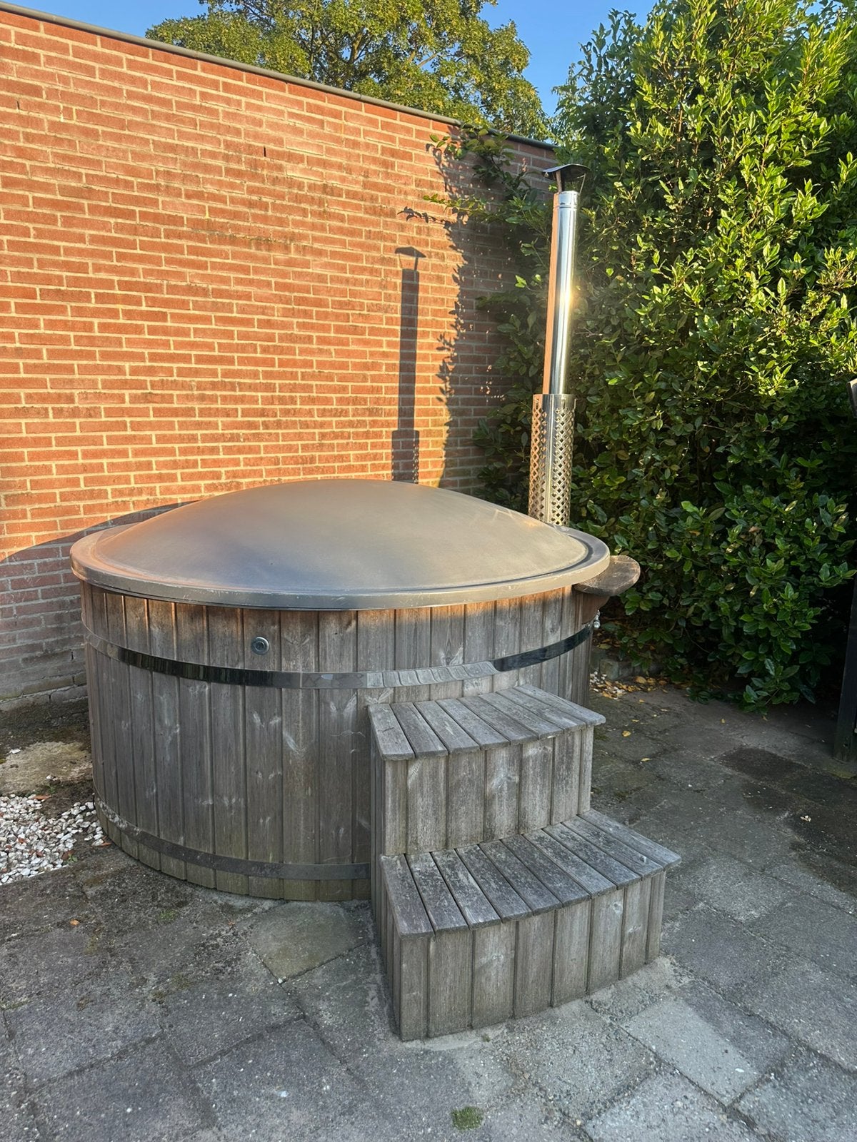 Hottub houtgestookt met led verlichting, Tuin en Terras, Ophalen, Zo goed als nieuw