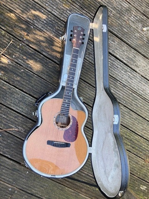 Handgemaakte Dowina Elektro-Akoestische gitaar, Ophalen, Zo goed als nieuw, Western- of Steelstringgitaar, Met koffer