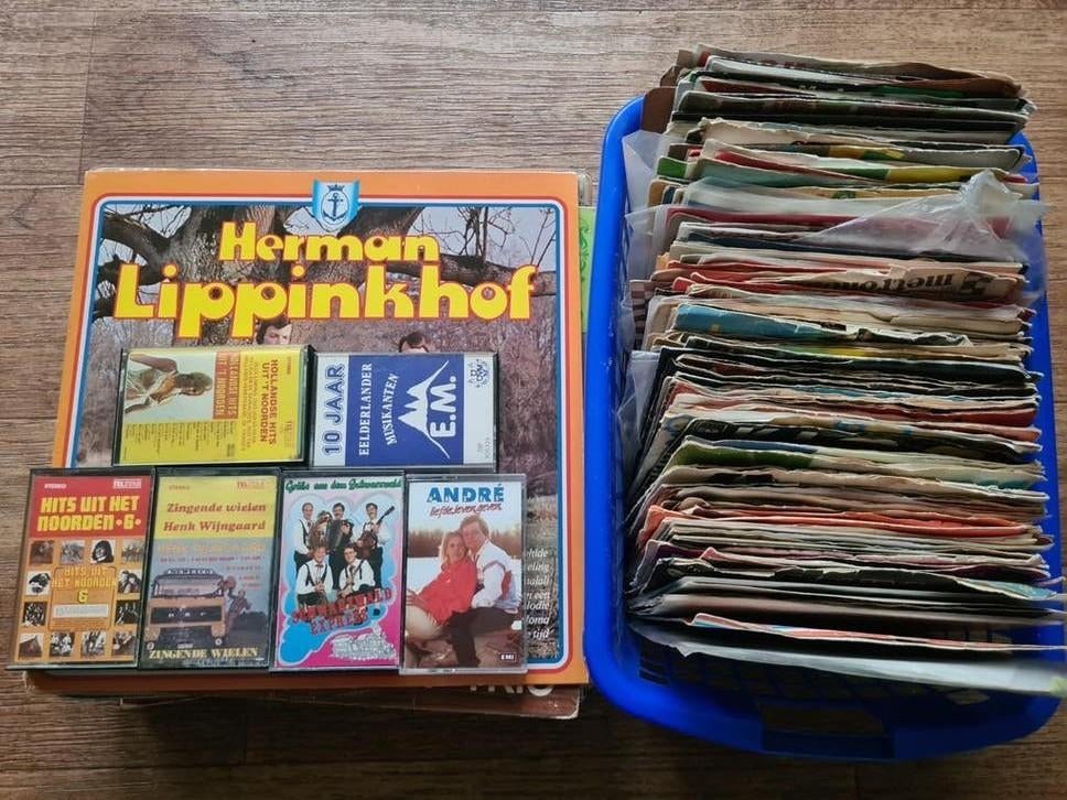 Mandje met singles 45 toeren met lp's en cassettebandjes, Cd's en Dvd's, Vinyl Singles, Ophalen of Verzenden, Gebruikt, Nederlandstalig