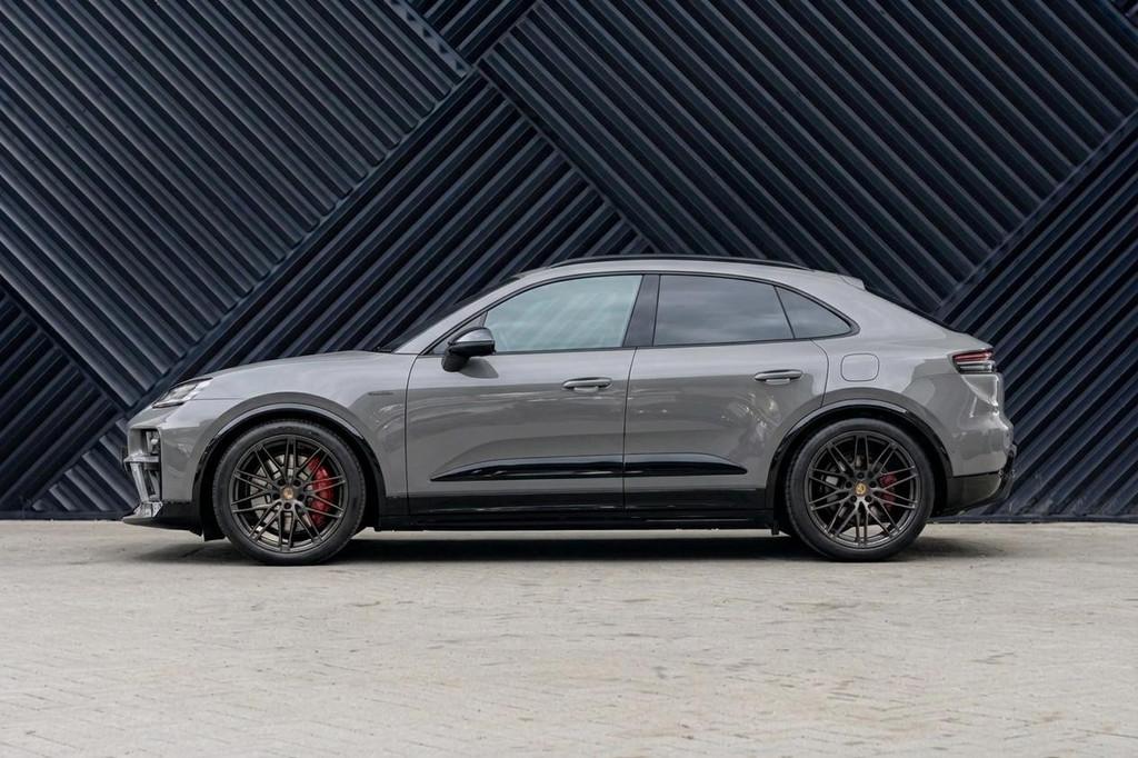 Porsche Macan GTS 100 KWH Sport Design ACC Pano Matrix PASM, Automaat, Gebruikt, Zwart, 2500 kg
