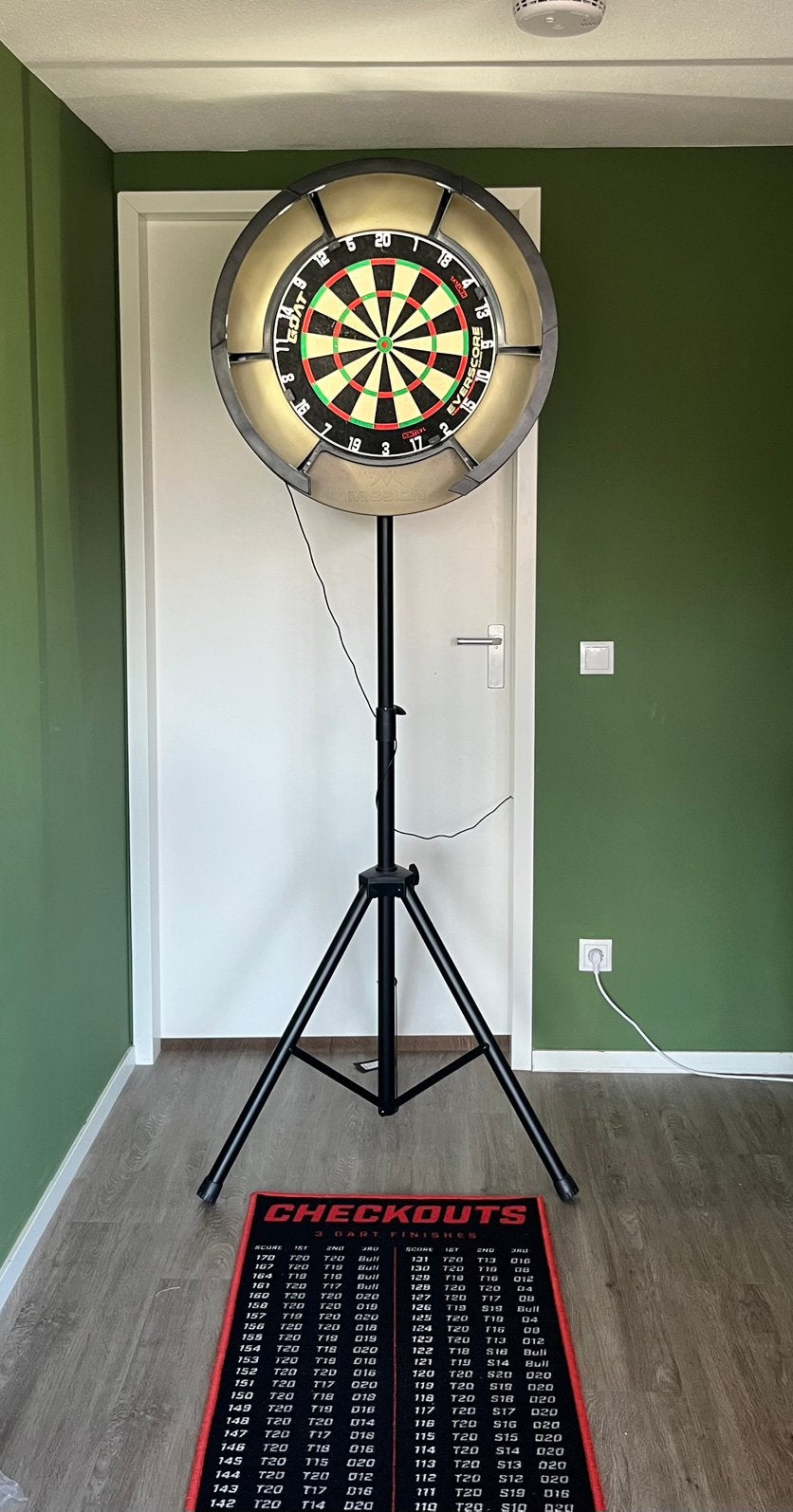 Dartbord en dartbordstand +Luke Littler darts en accessoires, Ophalen, Gebruikt, Dartbord met pijlen