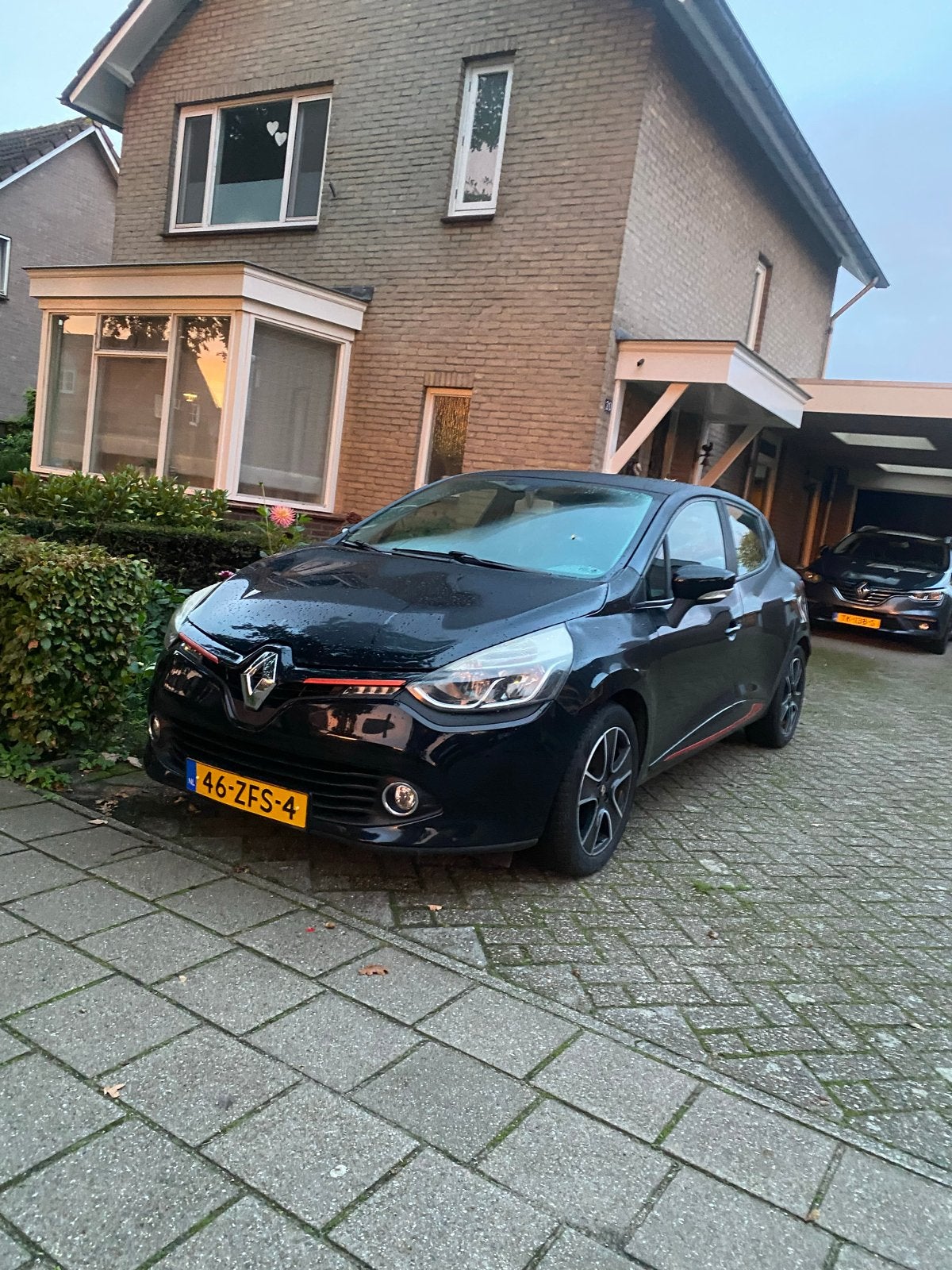 Renault Clio TCe90pk Dynamic met trekhaak Eco2 2012 Zwart, Voorwielaandrijving, 898 cc, 40 €/maand, 540 kg