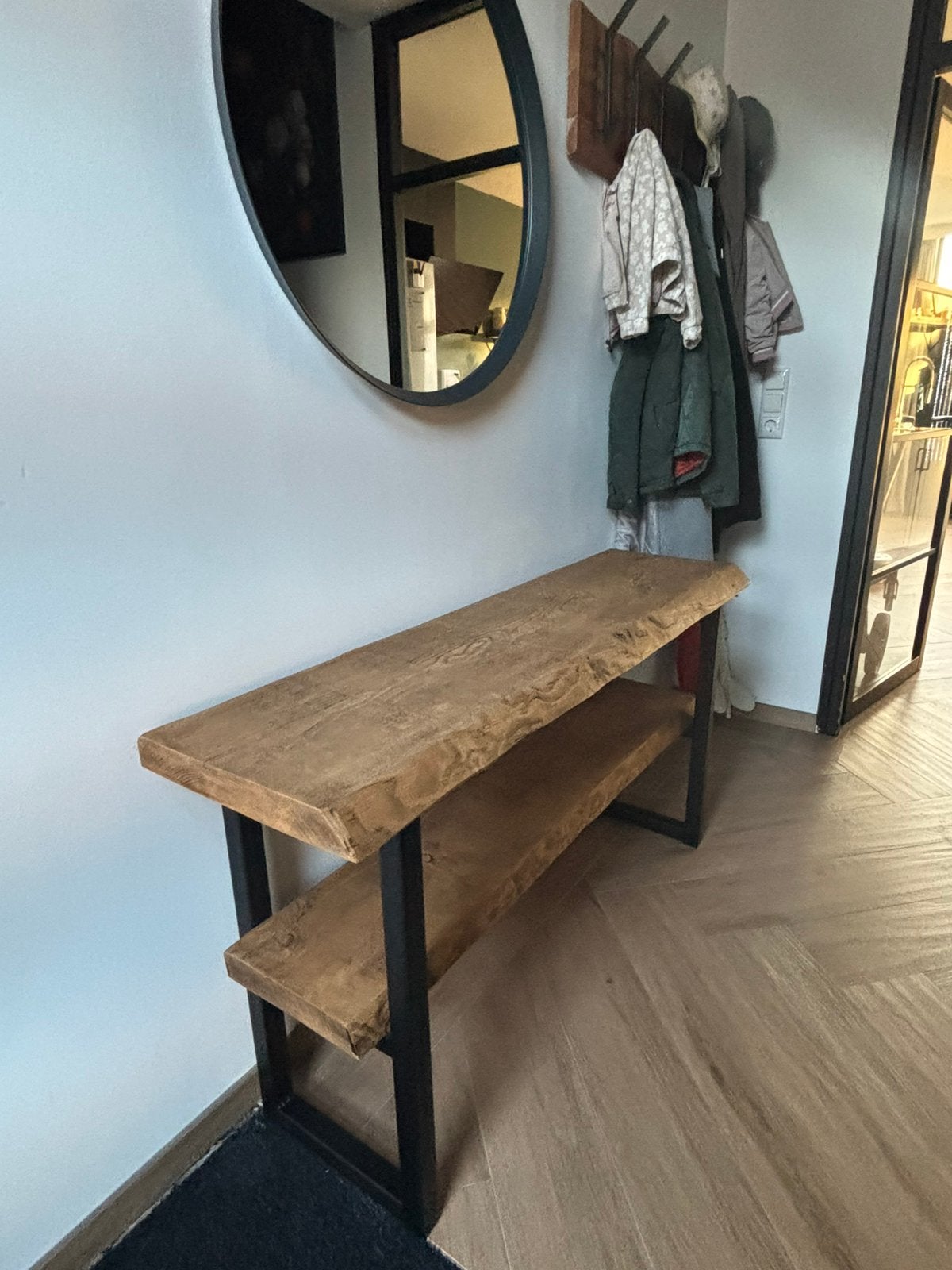 Mooie hout met zwarte stalenpoten sidetable, Ophalen, Zo goed als nieuw, 50 tot 100 cm, Minder dan 100 cm