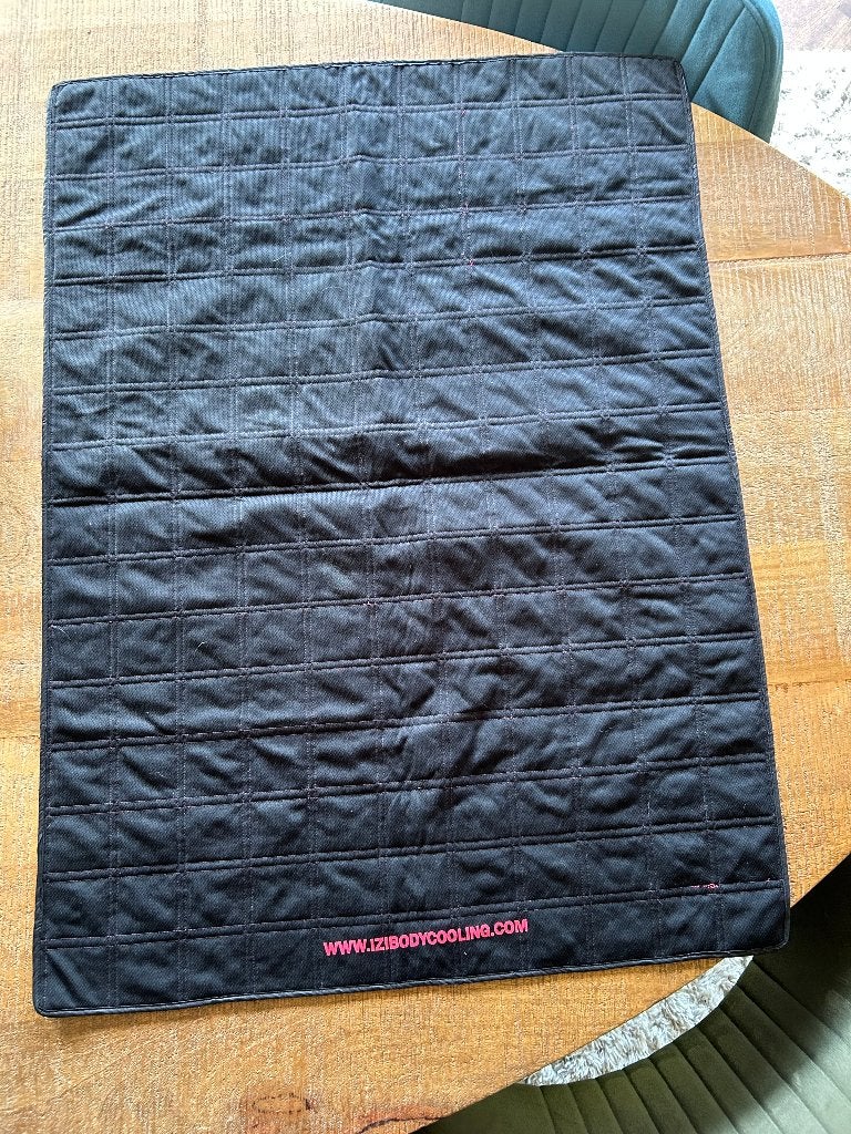IZIBodyCooling-com koelmat hond zwart/rood 87x64 cm ZGAN, Ophalen of Verzenden