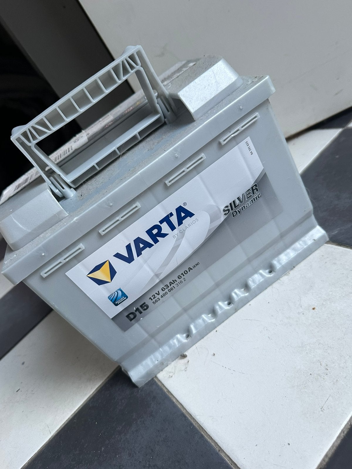 Varta accu D15 12V  63Ah, Nieuw