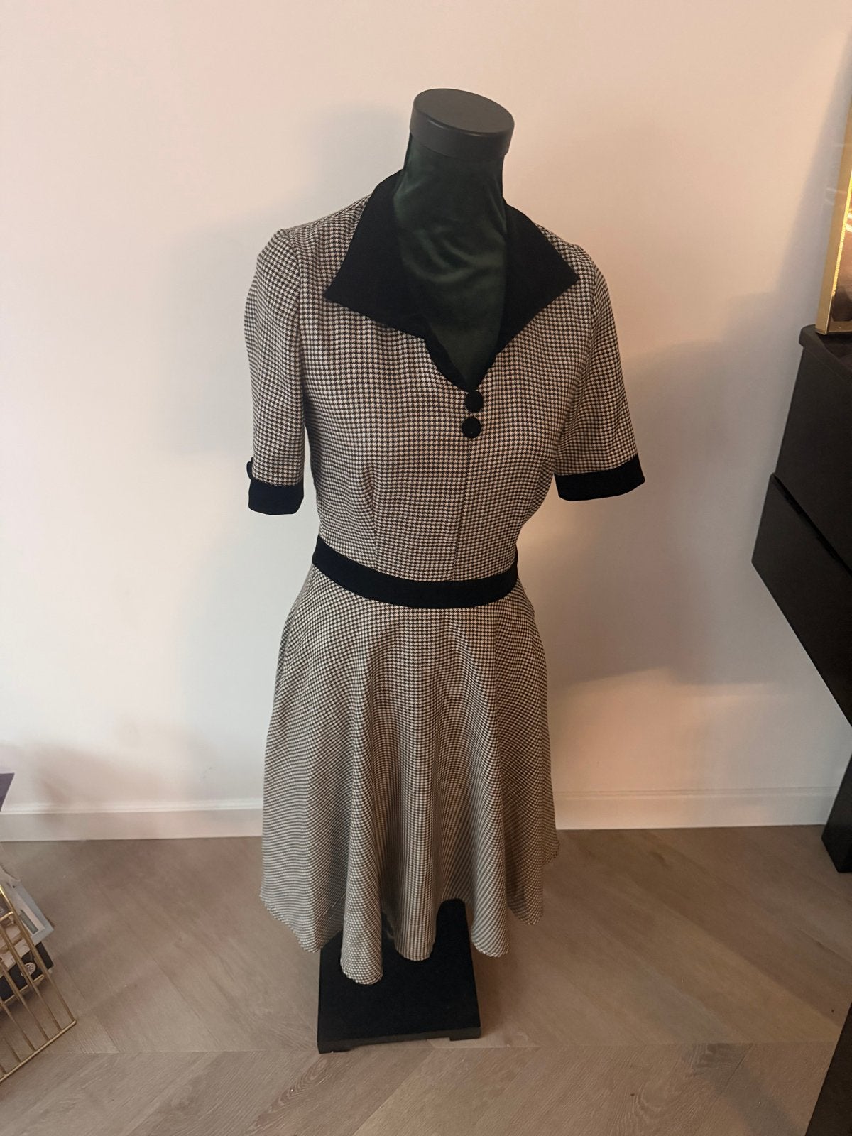 S Vintage 50/60s stijl jurk - Dancing Days by Banned, Zwart, Nieuw, Ophalen of Verzenden, Knielengte