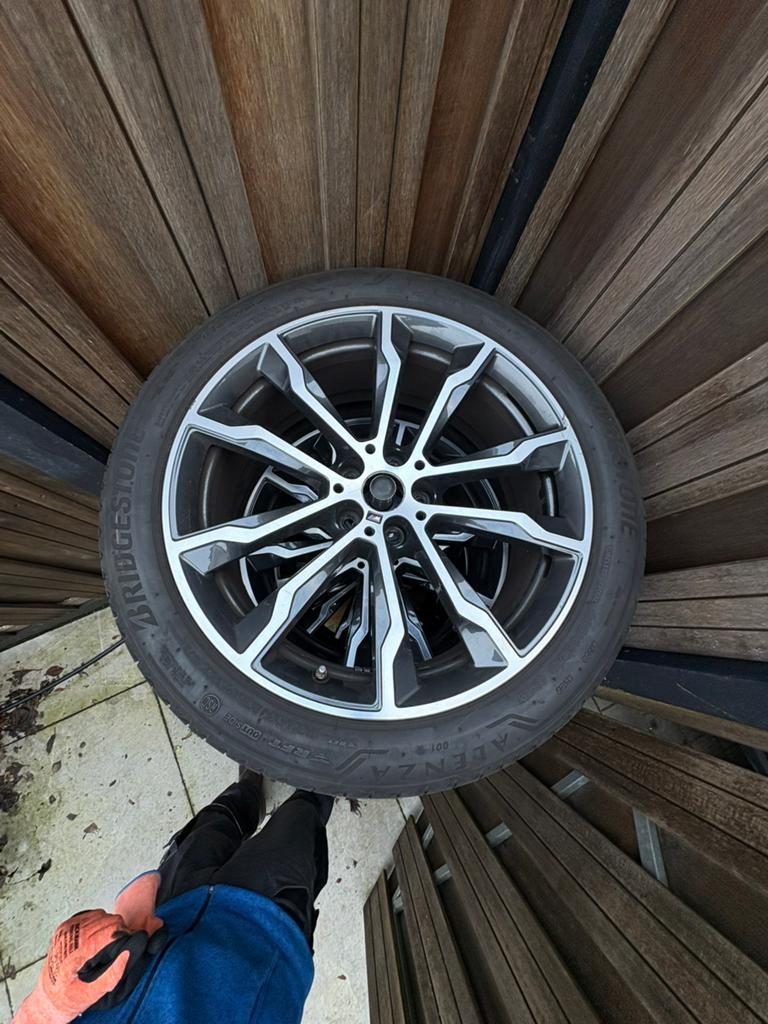 Originele BMW 699M 20” velgen + Bridgestone Alenza (X3/X4), Ophalen, Overige, Overige, Banden en Velgen