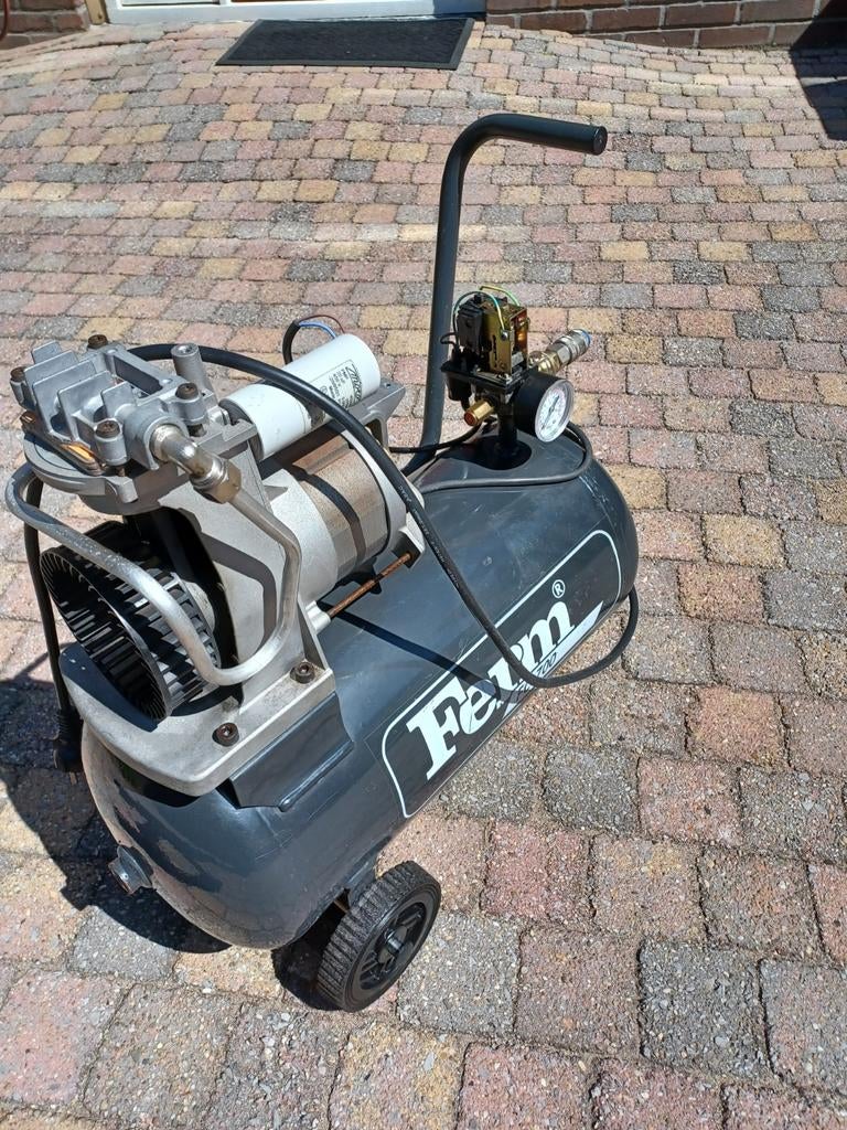 FERM FC-700 Compressor - Mobiel en Krachtig, Doe-het-zelf en Verbouw, Gebruikt, 6 tot 10 bar, Ophalen of Verzenden, 25 tot 100 liter