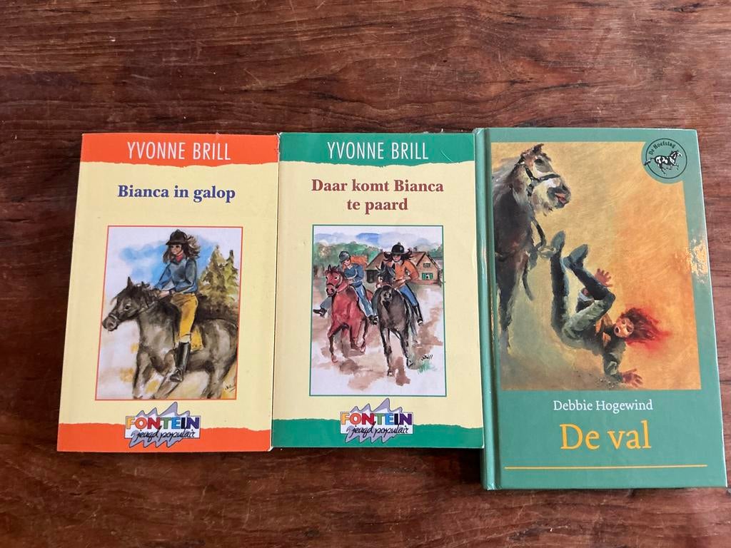 3 paardenboeken: Bianca in galop, Daar komt Bianca te paard, Ophalen of Verzenden, Gelezen, Nederland