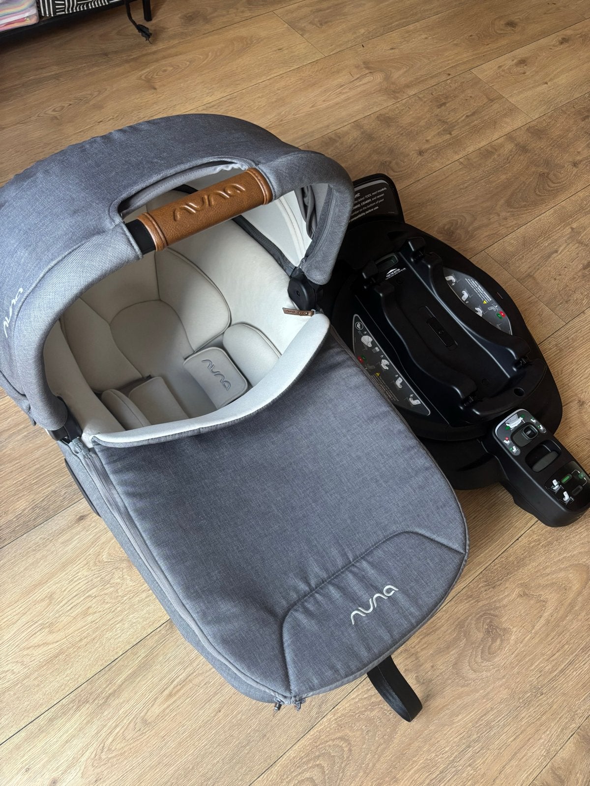 Nuna Cari Next reiswieg + Nuna Base Next Isofix onderstel, Slaapstand, Nieuw, Isofix, Ophalen