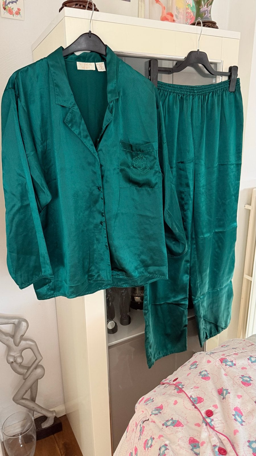 Victoria's Secret Satijnen Pyjama Set - M Smaragdgroen, Ophalen of Verzenden, Zo goed als nieuw, Maat 38/40 (M)