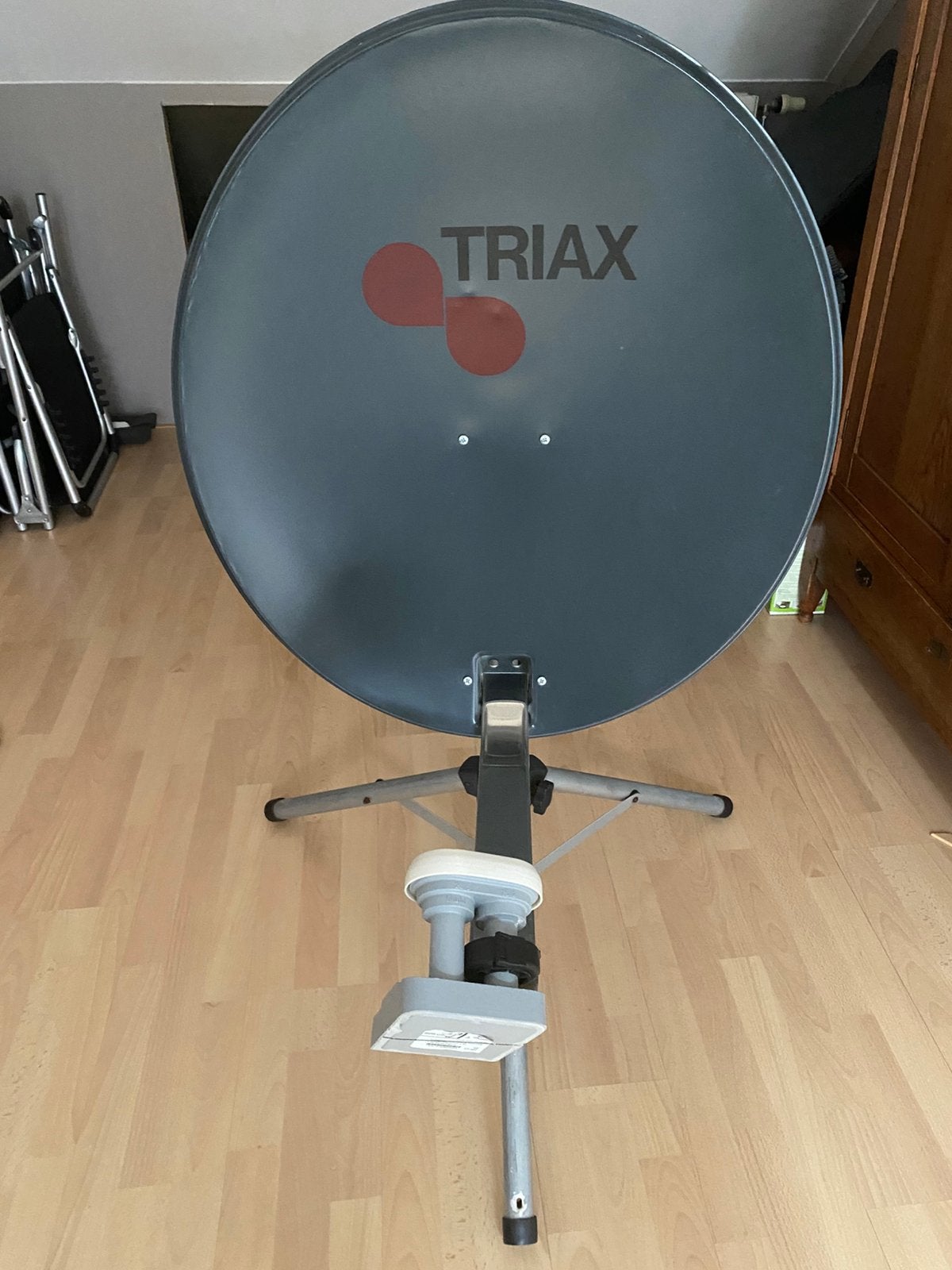 Schotel triax antenne 65cm, Ophalen, Zo goed als nieuw