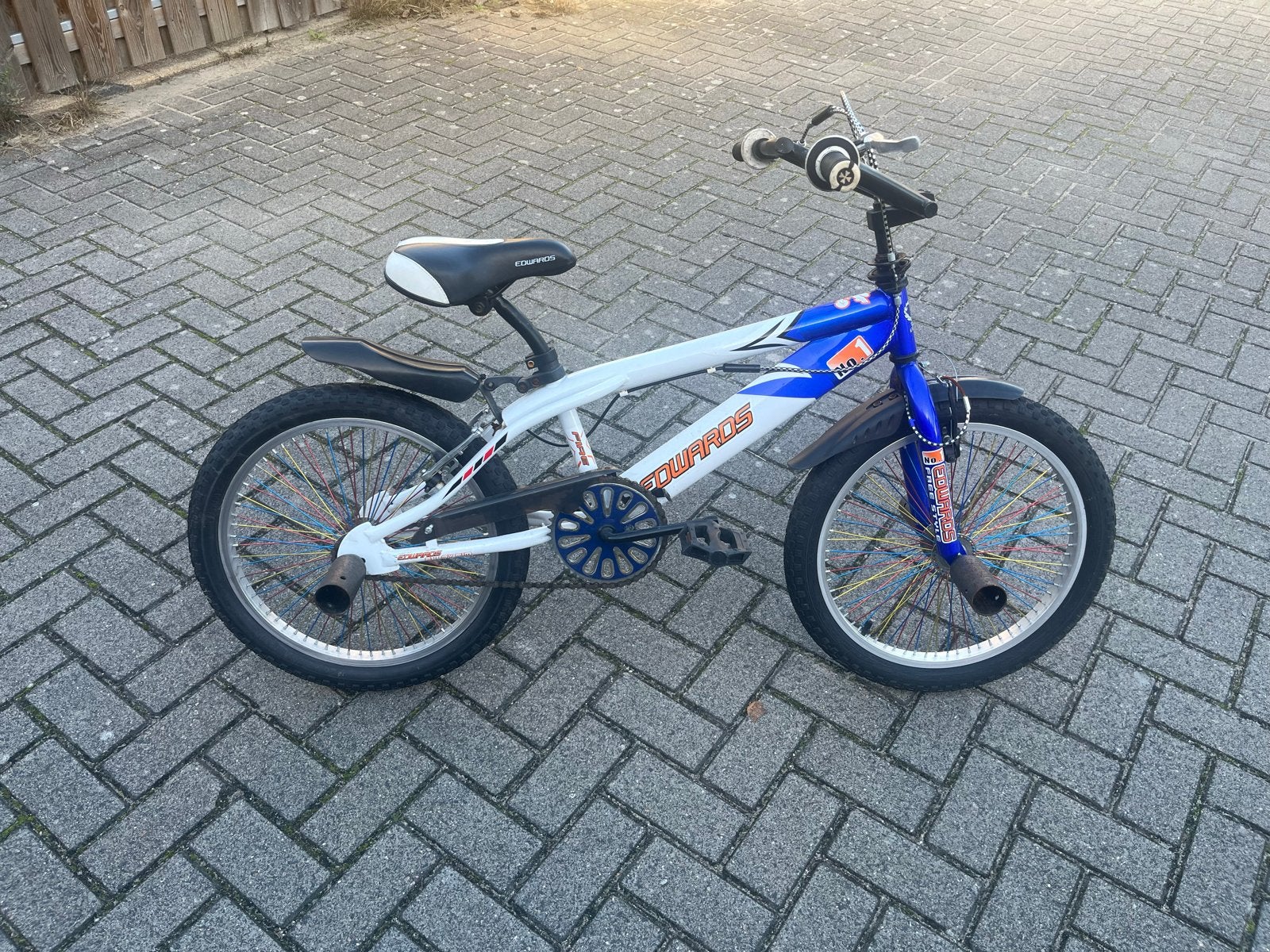 Edwards BMX-fiets - 20 inch - Wit/Blauw met gekleurde spaken, Fietsen en Brommers, Ophalen, Staal, Velgrem, Voetsteunen
