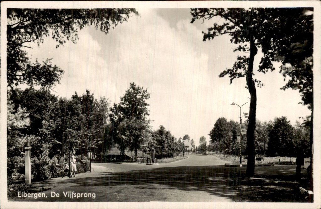 Eibergen - De Vijfsprong - Straatbeeld, Verzamelen, Ansichtkaarten | Nederland, Gelopen, Gelderland, 1920 tot 1940, Ophalen of Verzenden
