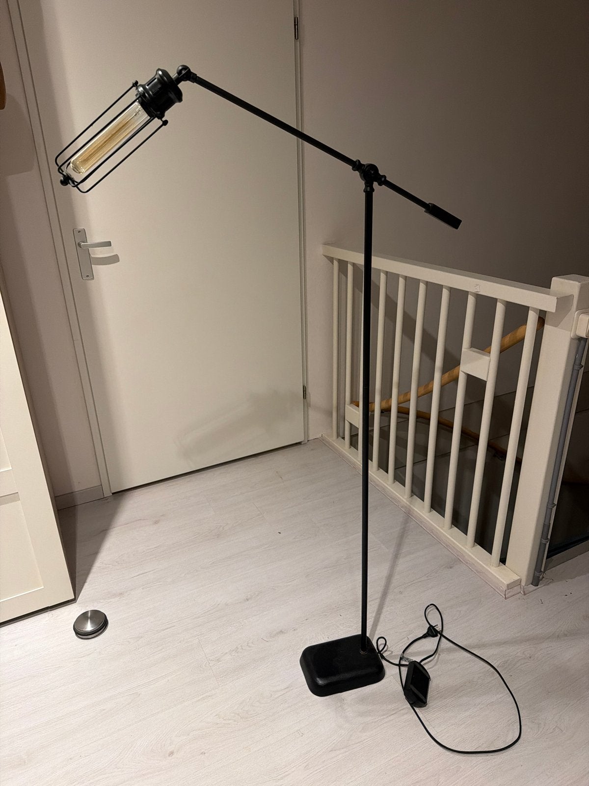 Industriële Vloerlamp met Verstelbare Arm - Zwart Metaal, Ophalen, Gebruikt, E27 (groot), Metaal