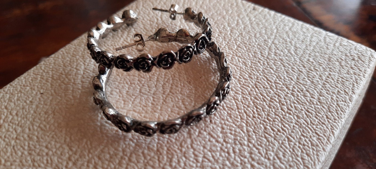 Vintage oorbellen creolen,zilver met roosjes., Ophalen of Verzenden, Zilver, Oorbellen
