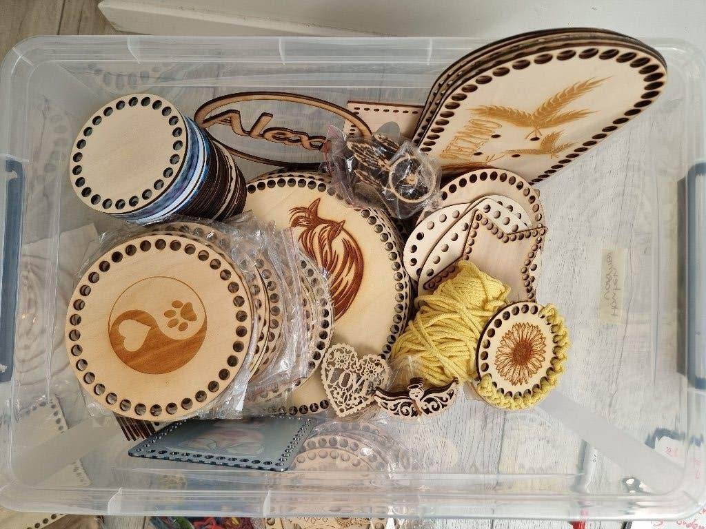 195 houten haakbodems, rond, ovaal en gegraveerd, 1 koop, Nieuw, Meerkleurig, Overige merken, Knutselmateriaal
