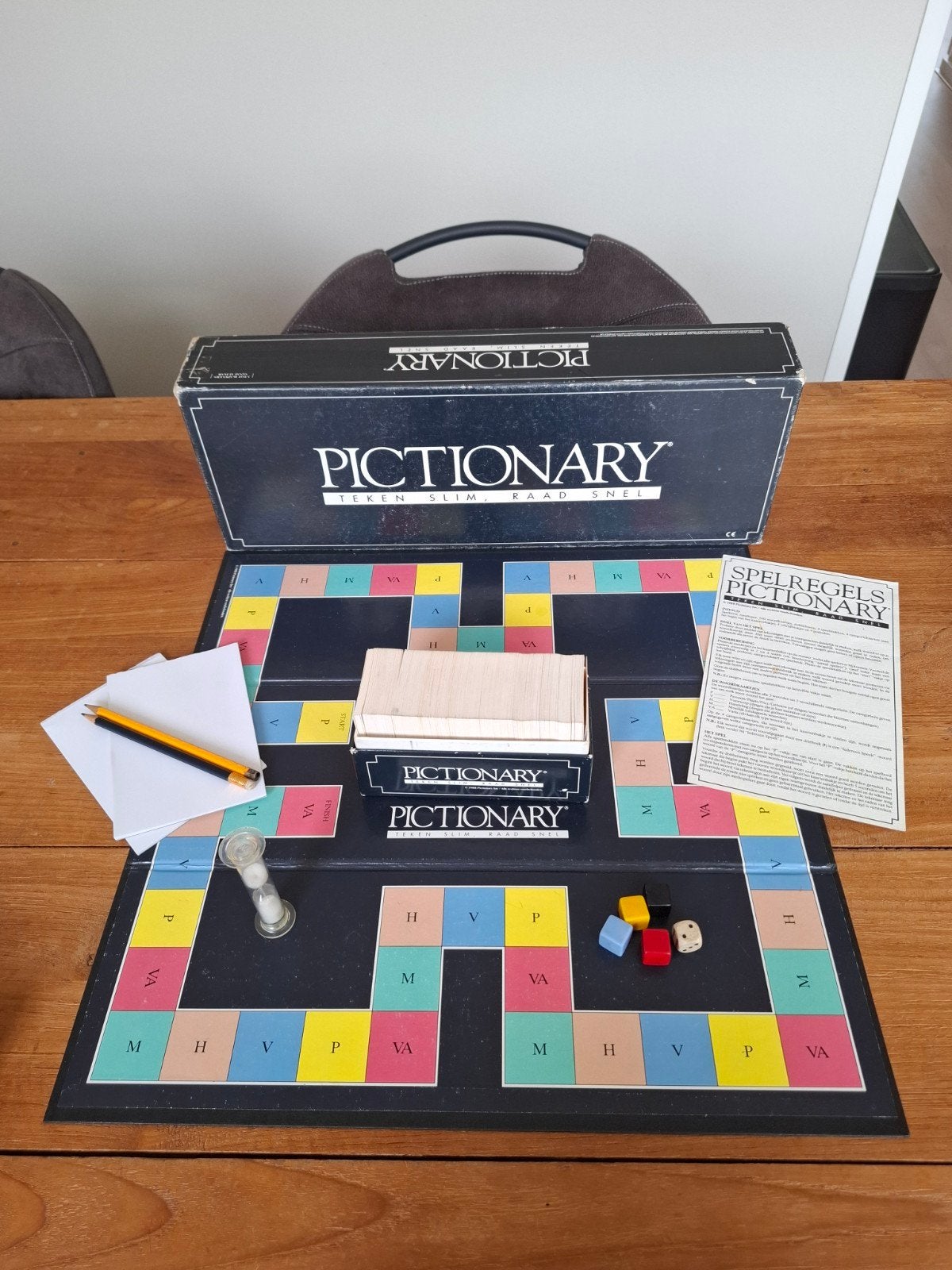 Pictionary Bordspel - Teken, Raad, Win!, Vijf spelers of meer, Ophalen of Verzenden, Zo goed als nieuw, Parker Brothers