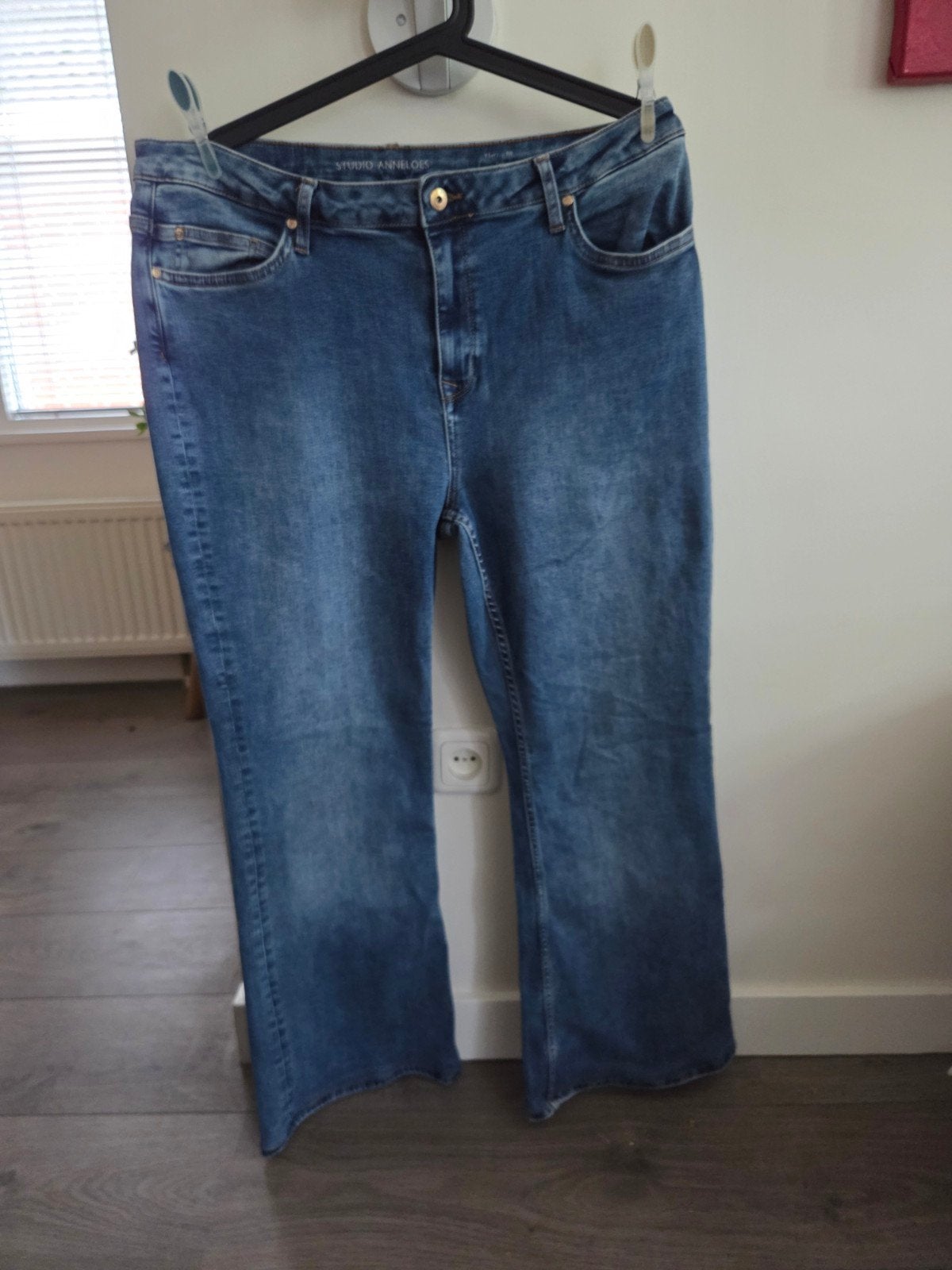 Flaired spijkerbroek van studio anneloes, Ophalen of Verzenden, Zo goed als nieuw, Blauw, W33 - W36 (confectie 42/44)