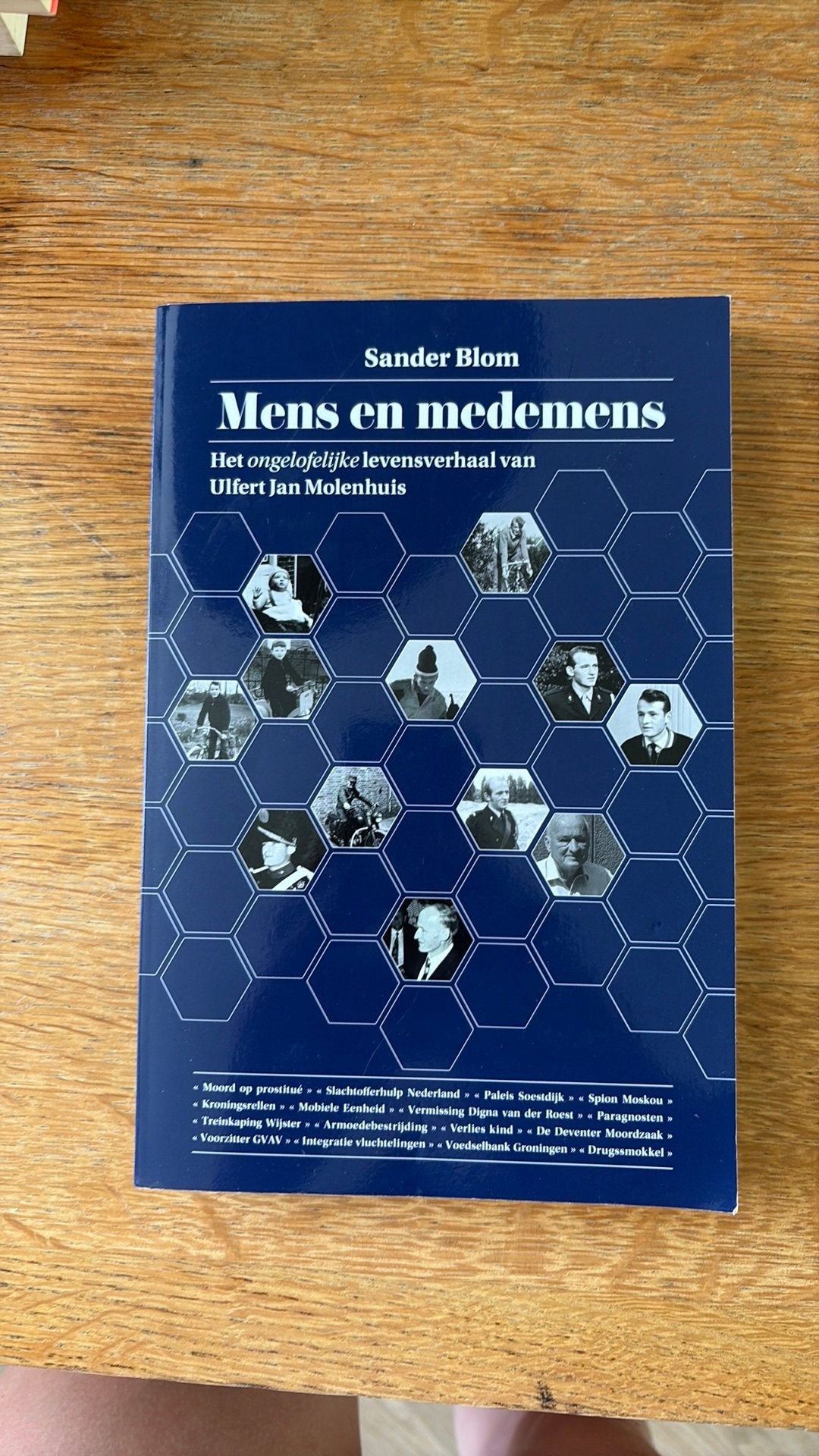 Sander Blom - Mens en medemens, Ophalen of Verzenden, Zo goed als nieuw, Nederland, Sander Blom