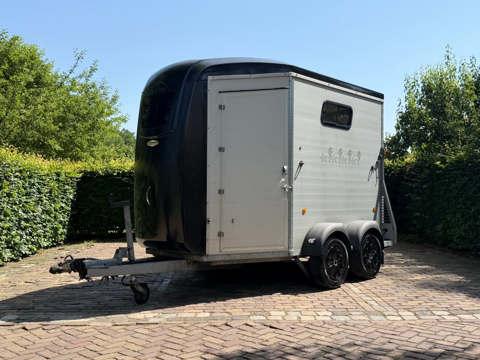 Vol aluminium Bockmann portax met vooruitloop en zadelkamer, Ophalen, Aluminium, Zo goed als nieuw, 2-paards trailer