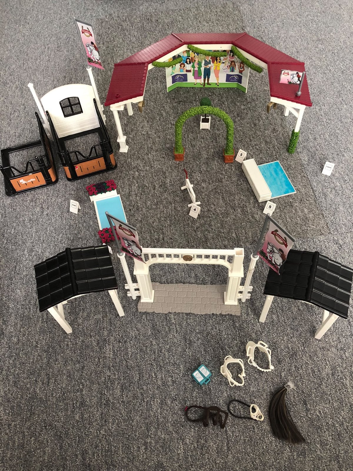 Schleich spring parcours met leuke accessoires - Horse Club, Ophalen of Verzenden, Zo goed als nieuw, Jongen of Meisje