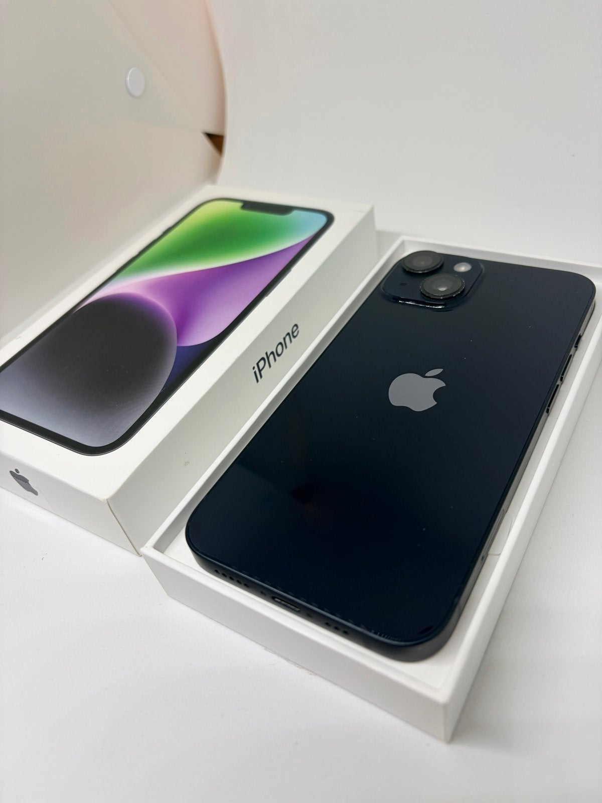 Foto 2 van iPhone 14 128GB Midnight