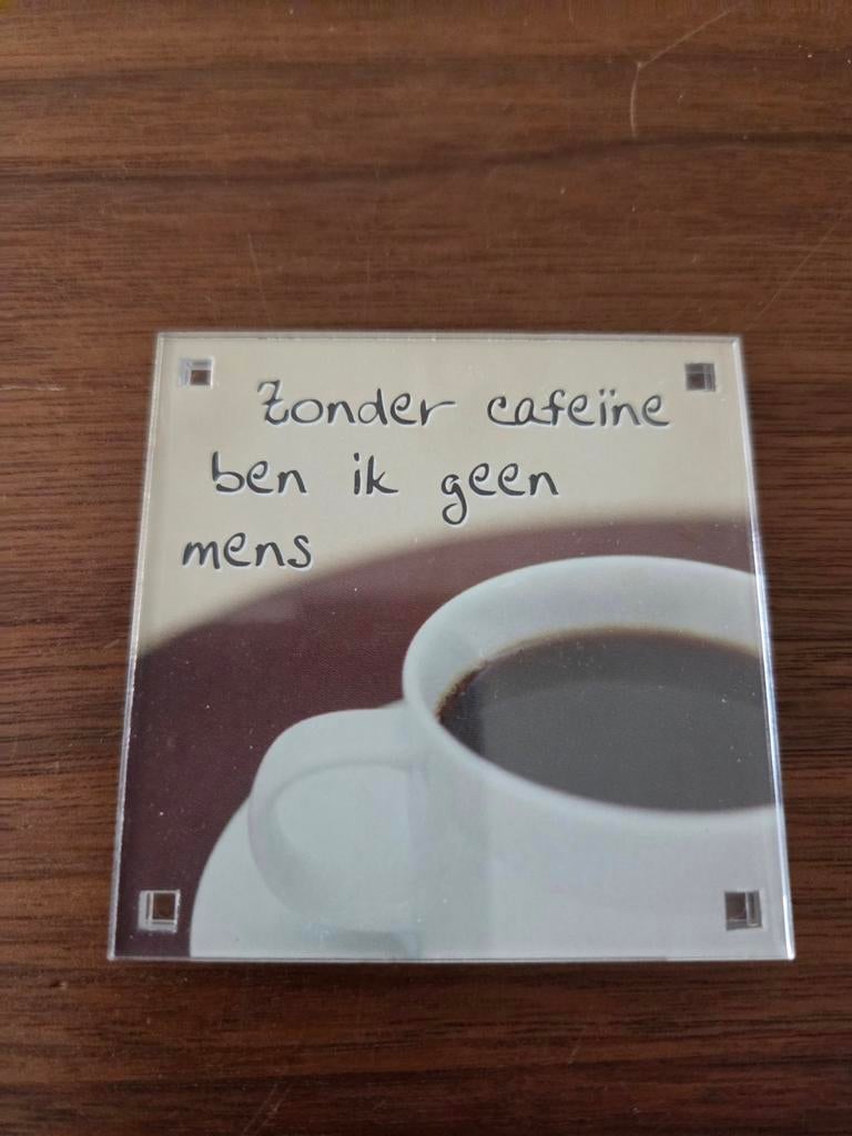 Koelkastmagneet  met tekst "Zonder cafeïne ben ik geen mens", Ophalen of Verzenden