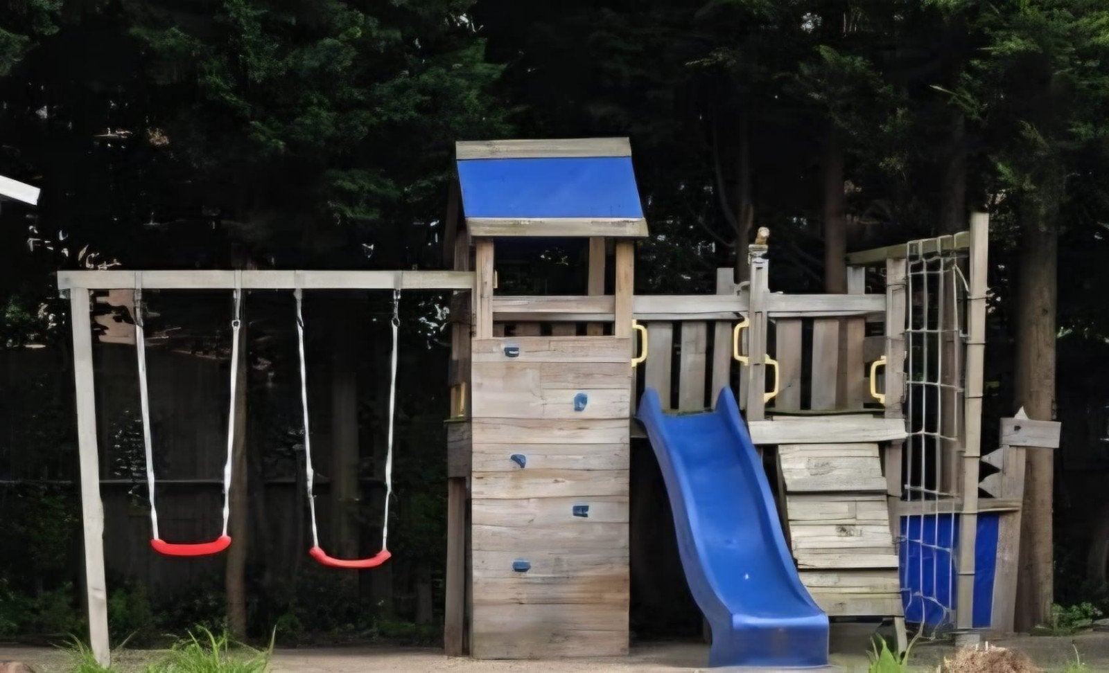 Houten Speeltoestel met Glijbaan en Schommels, Ophalen, Gebruikt, Schommel