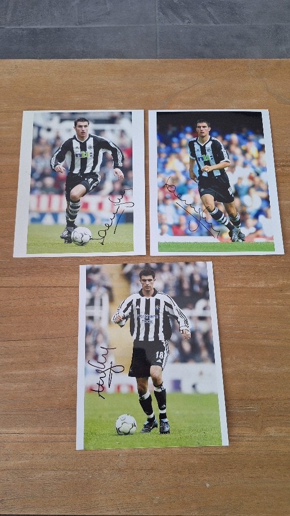 Foto 20x25 cm met handtekening; Hughes # Newcastle United, Ophalen of Verzenden, Nieuw, Buitenlandse clubs, Overige typen