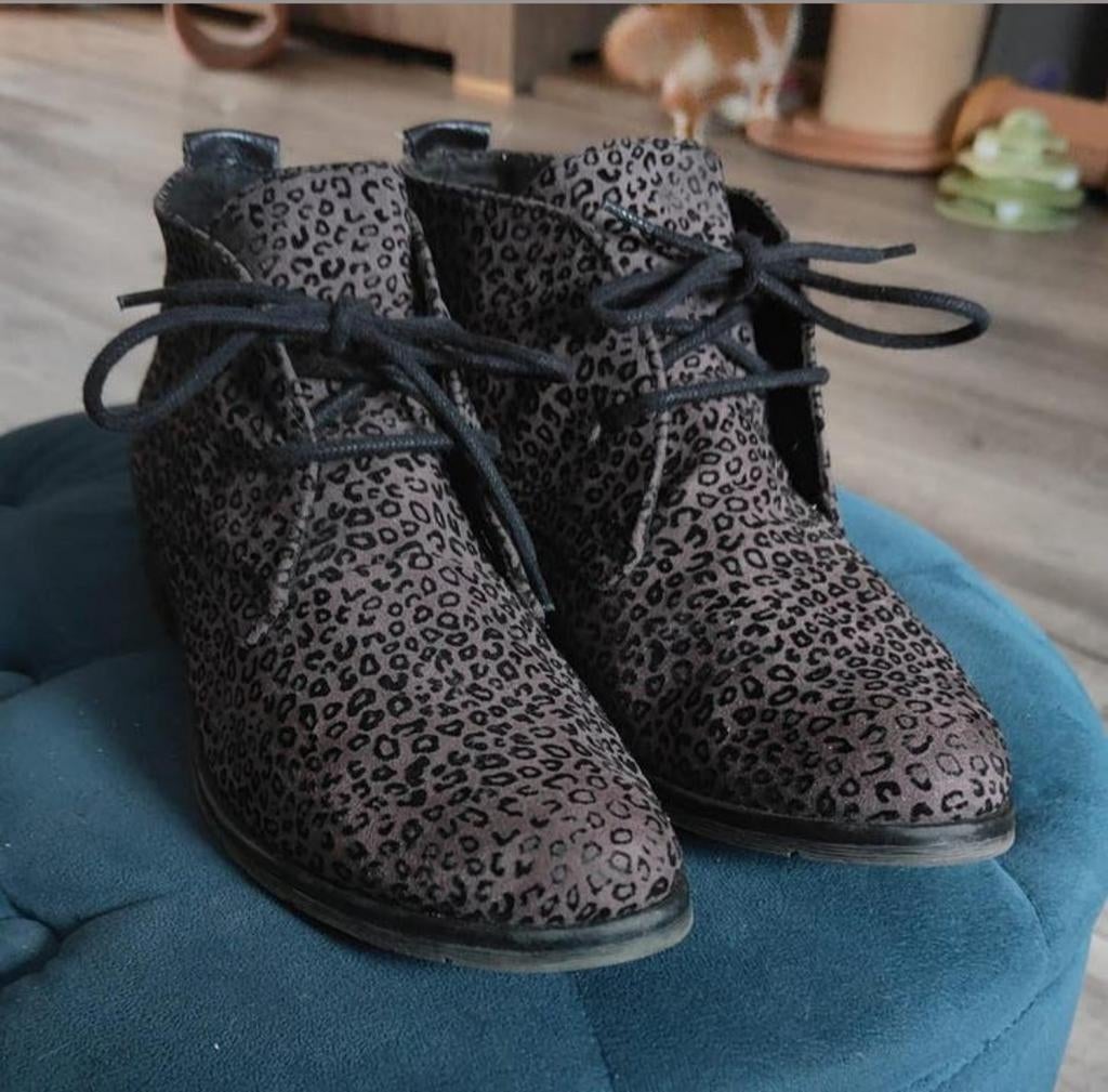 Grijze panterprint veterschoenen Fashion Line maat 41, Ophalen of Verzenden, Zo goed als nieuw, Grijs
