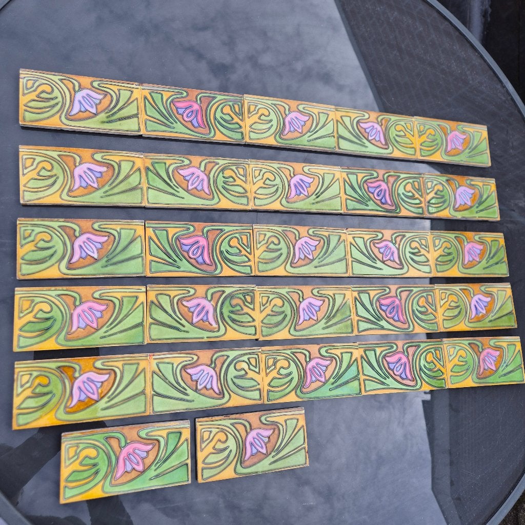 27 antieke randtegels met decor in relief prachtige kleuren, Ophalen