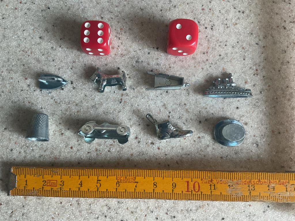 Monopoly pionnen en dobbelstenen - set van 8, Ophalen of Verzenden, Gebruikt